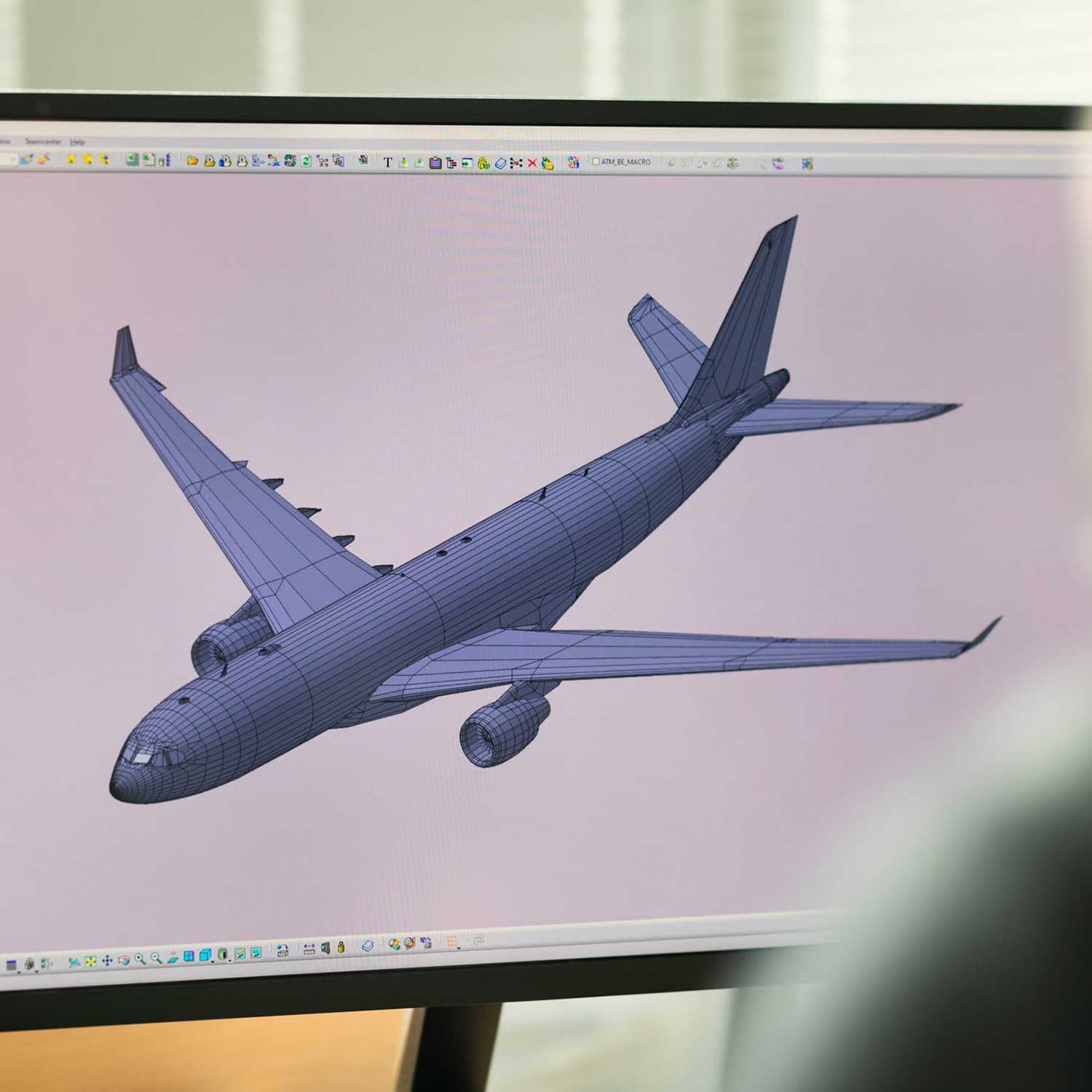 Modélisation 3D d’un avion sur un écran d’ingénieur
