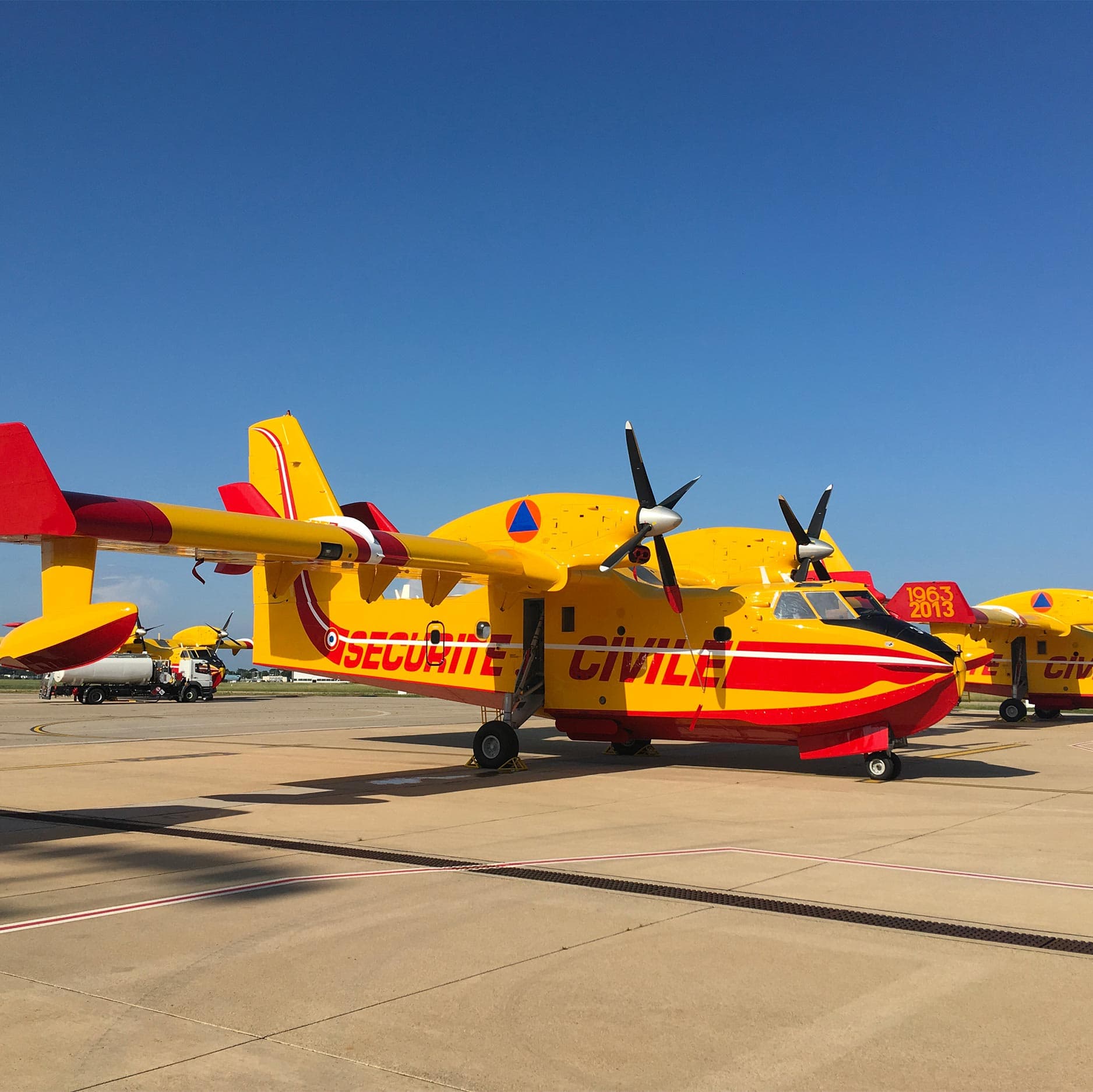 Avions Canadair de la Sécurité civile française sur le tarmac, dans le cadre d’un projet de maintenance réalisé par Sabena technics